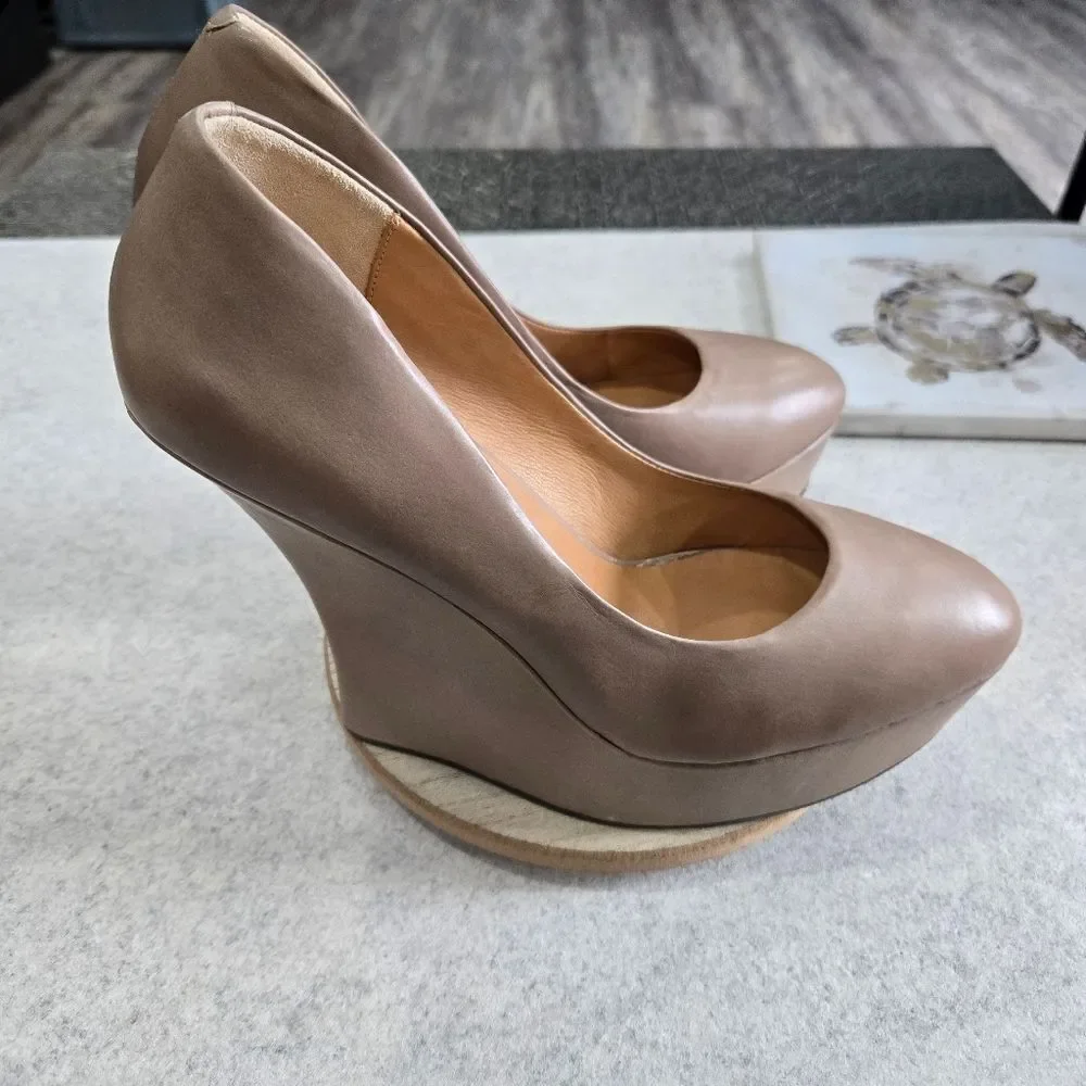🐢 L.A.M.B. Women Novice Taupe High Wedge Slip On Size 9.5 Pumps